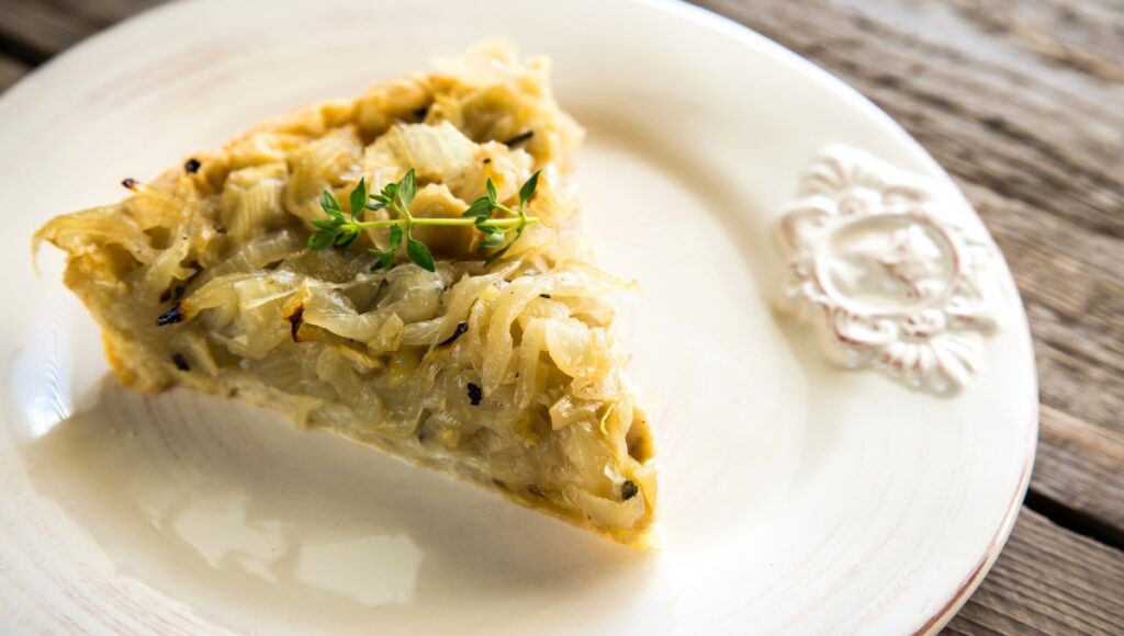 O e-book “Sabores Paulistas – pelas mãos das cozinheiras escolares” reúne 83 receitas vencedoras do 1º Concurso de Receitas da Seduc-SP.