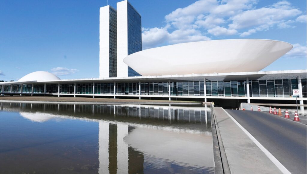 Tramita no Congresso nacional a PEC 38