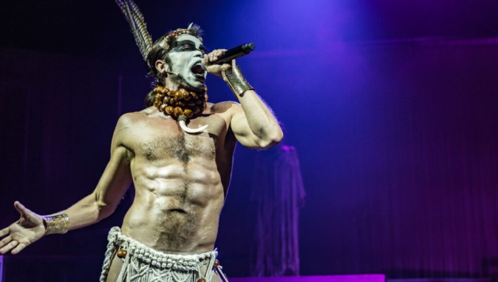 Ney Matogrosso – Homem com H: Teatro Porto oferece ingressos para o espetáculo ( Sorteios e descontos para Servidores da Educação)