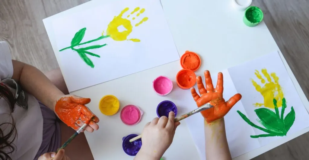 Pintura com os dedos: uma das atividades para Educação Infantil